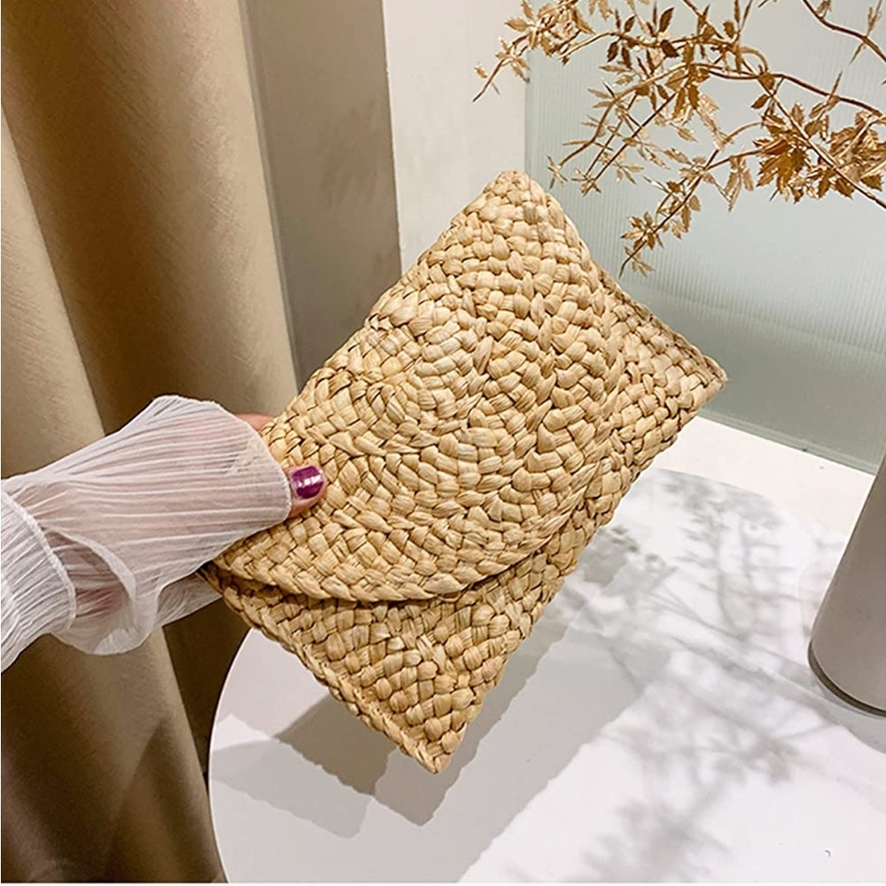 Woven bag made of corn skin